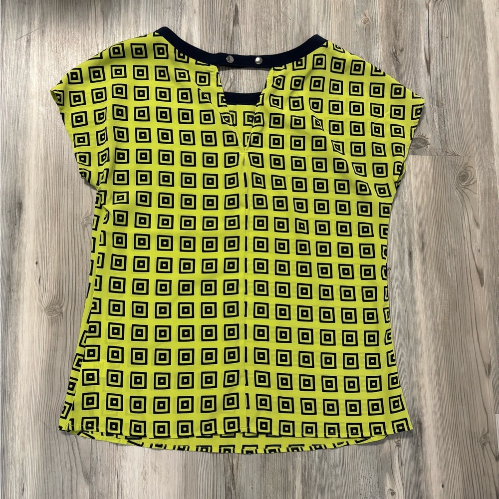 Geometric Patterned Women's Top - image 2